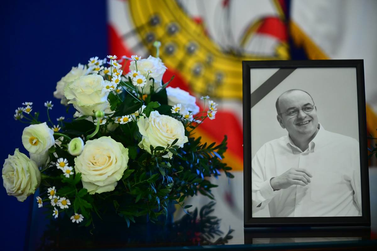 Fotografija Duška Vujoševića na komemoraciji u Starom dvoru u Beogradu