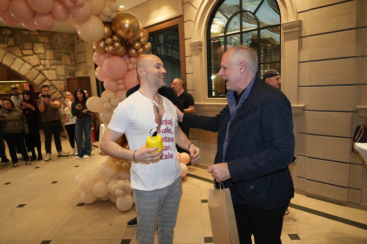 Poznati na slavlju kod Ace Sofronijevića (2).jpg