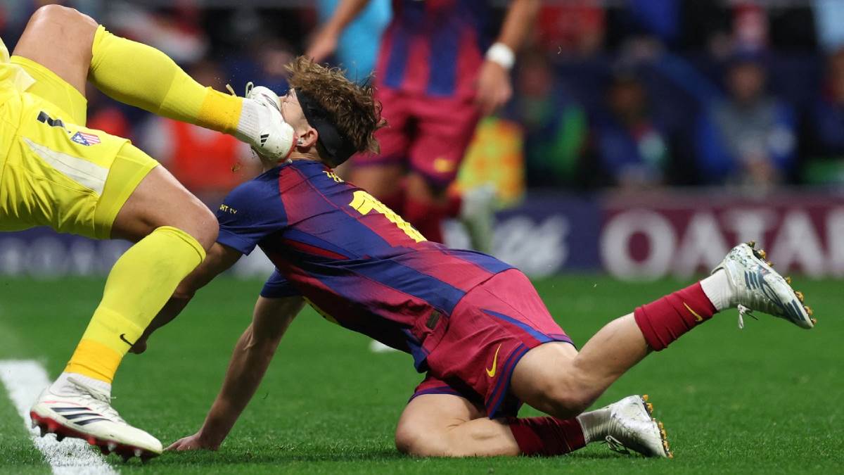 Golman Atletiko Madrida Huan Muso šutira Fermina Lopeza u lice