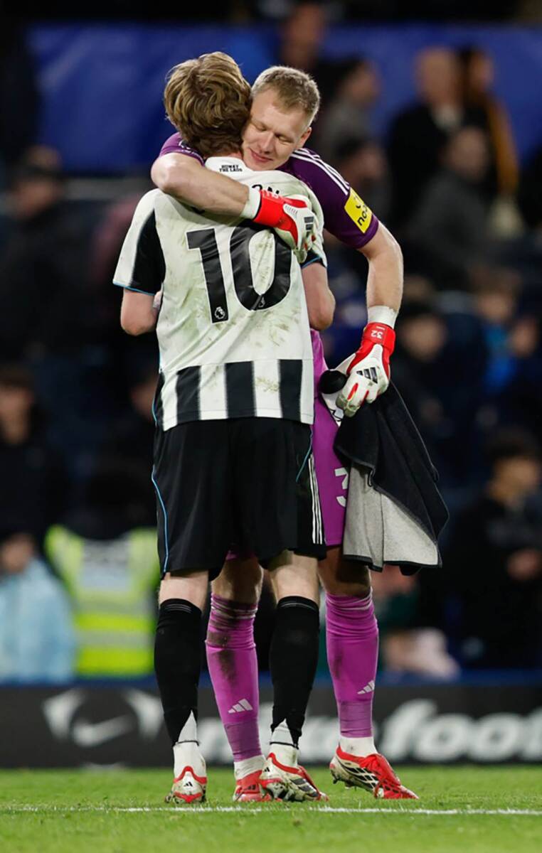 Anthony Gordon Newcastle (1).jpg