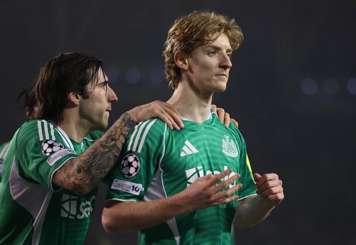 Anthony Gordon Newcastle (2).jpg