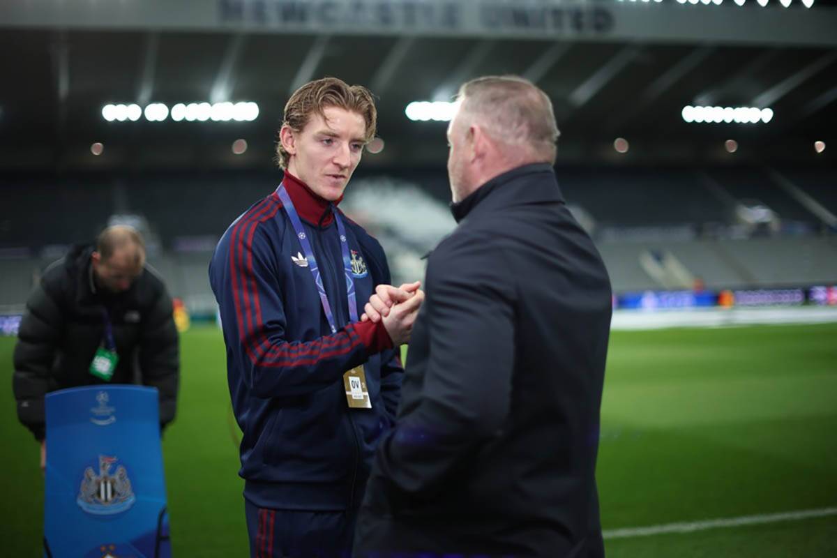 Anthony Gordon Newcastle (4).jpg