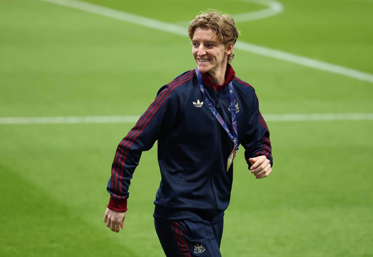 Anthony Gordon Newcastle (7).jpg