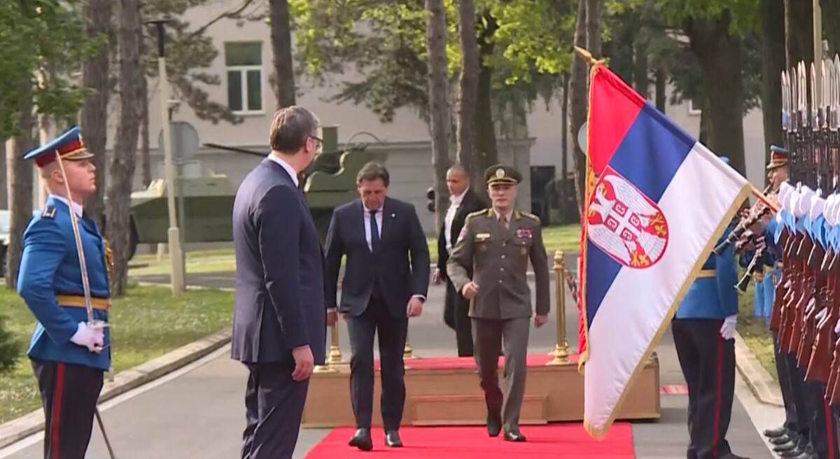 Dolazak Vučića na sastanak s vojnim vrhom Srbije i vrhom RS (2) copy.jpg