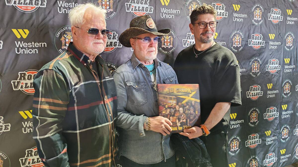 Yu grupa na promociji albuma (2).jpg