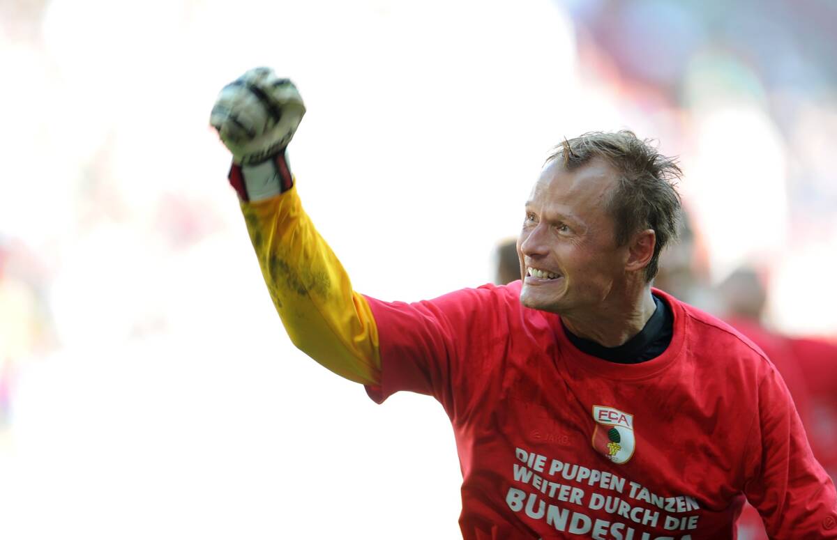 Aleks Maninger slavi uspeh u dresu Augsburga