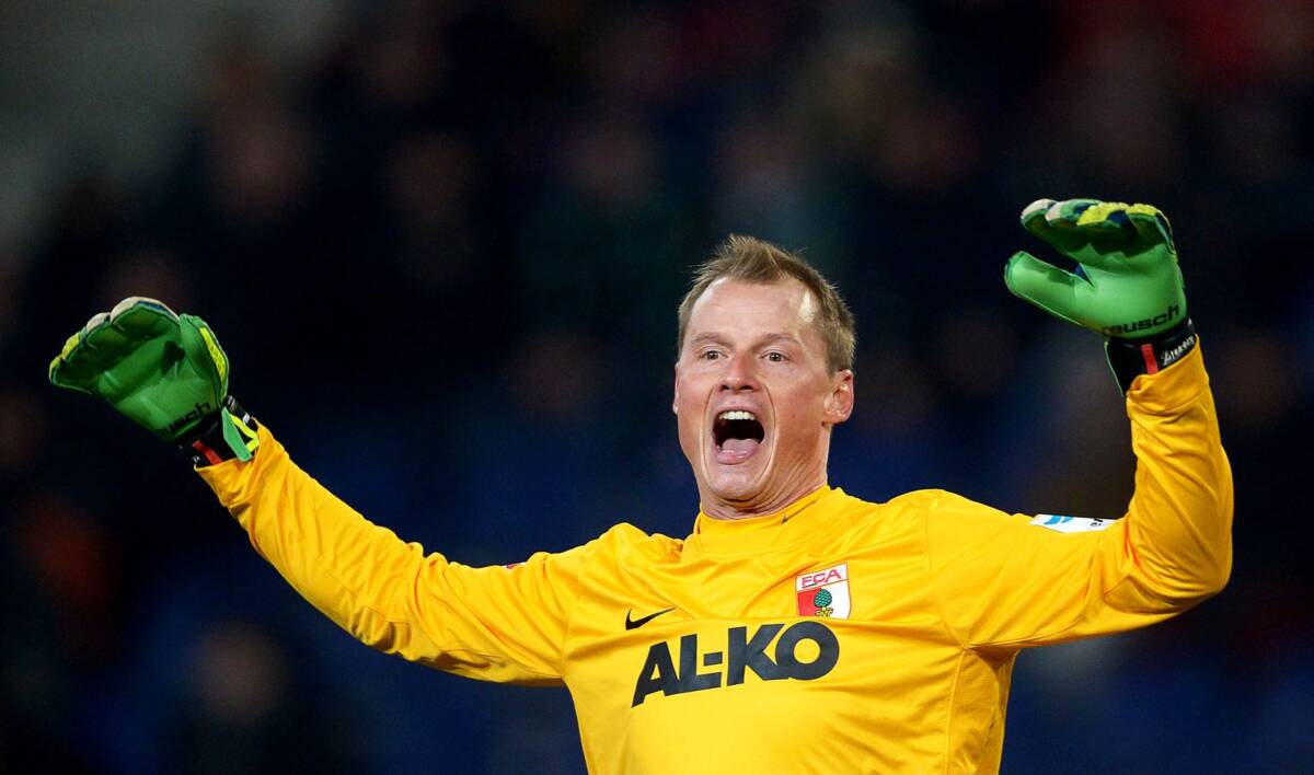 Aleks Maninger slavi u dresu Augsburga