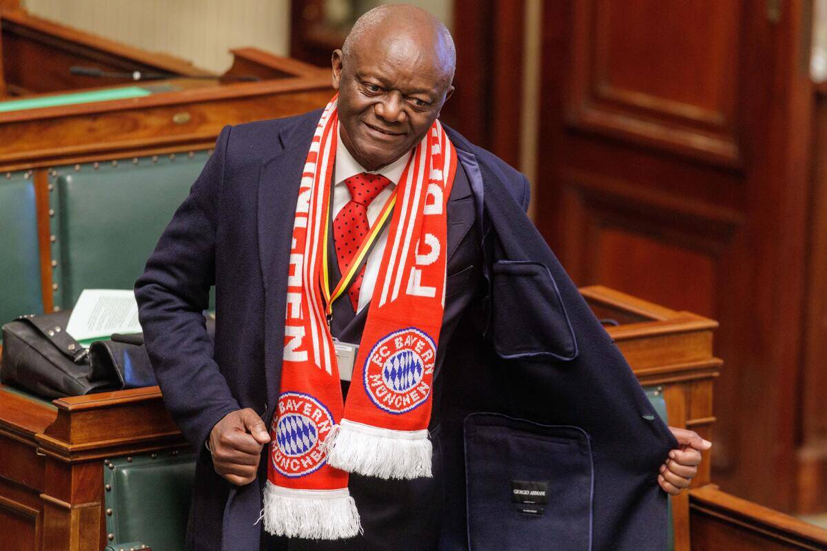 Pjer Kompani tata Vensana Kompanija trenera Bajern Minhena u parlamentu Belgije