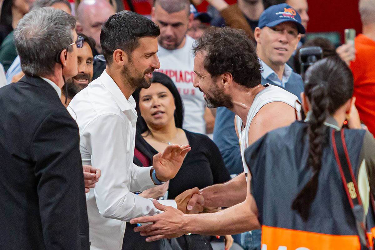 Novak Đoković i Luka Dončić gledaju Real - Zvezda (2).jpg