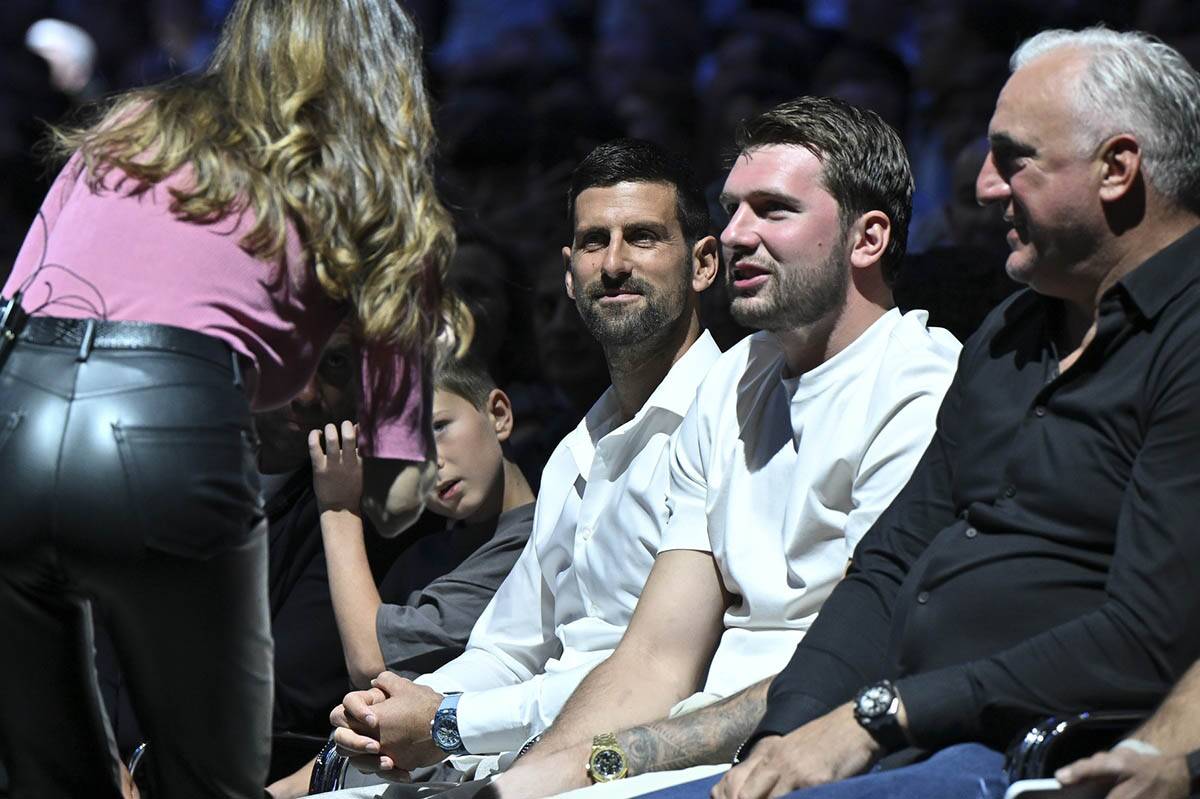 Novak Đoković i Luka Dončić gledaju Real - Zvezda (3).jpg
