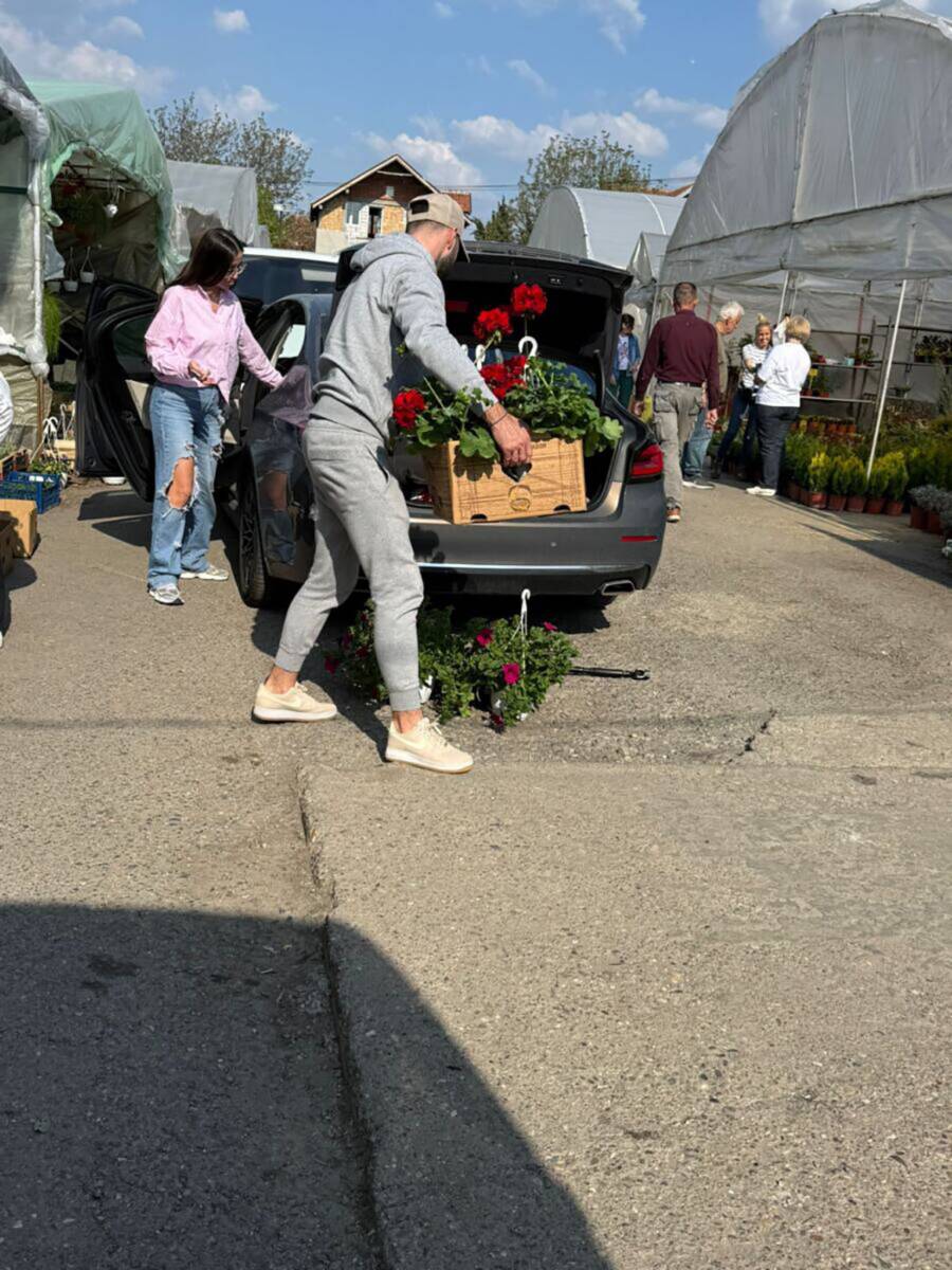 Marko Gačić sa novom devojkom (2).jpg