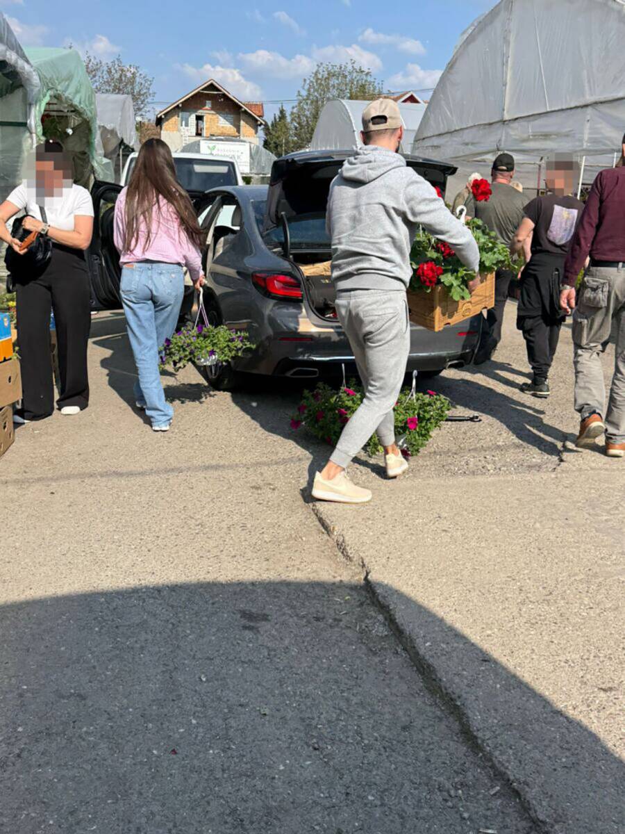 Marko Gačić sa novom devojkom (9).jpg