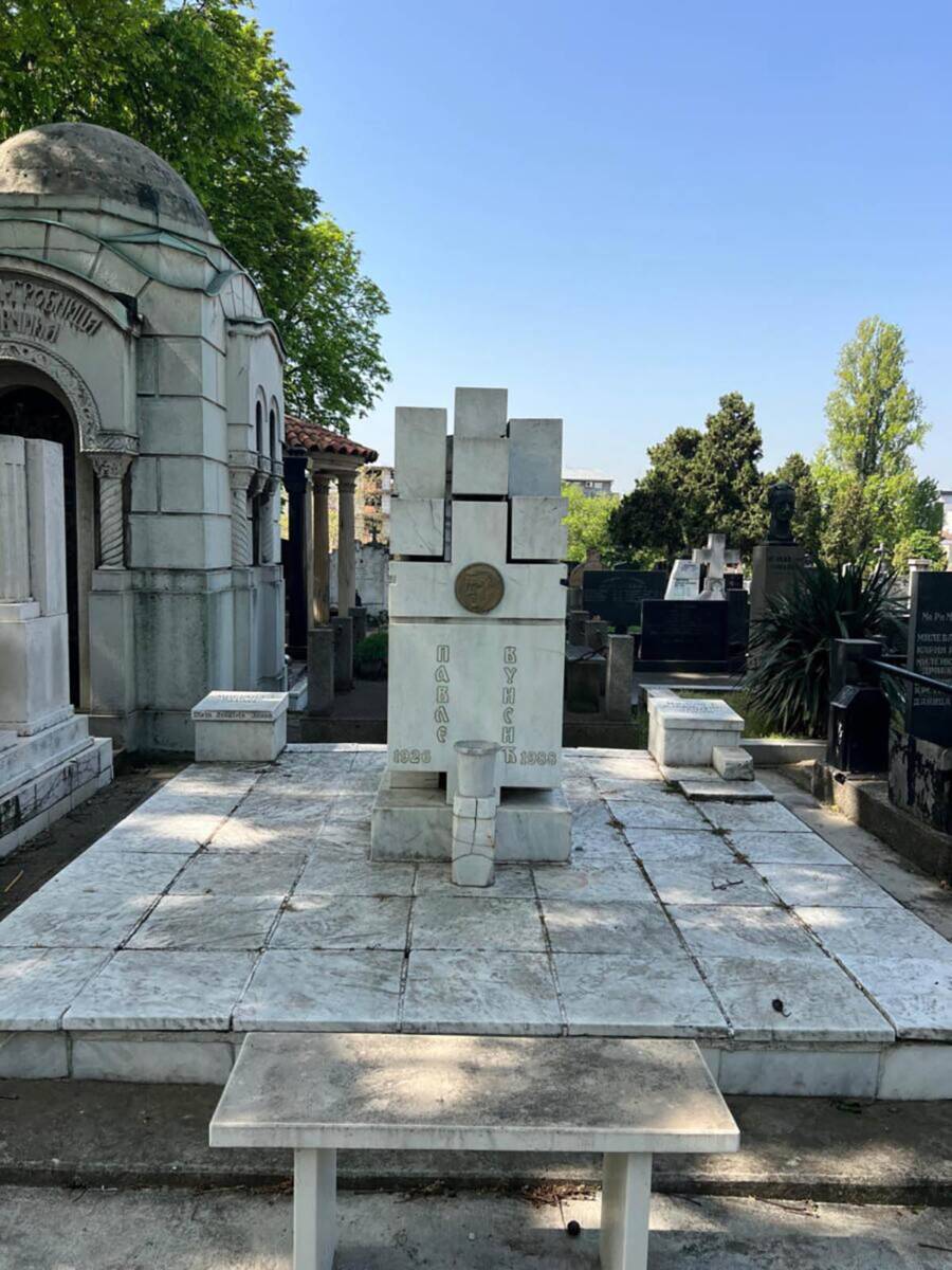 porodična grobnica Pavla Vuisića (3).jpg