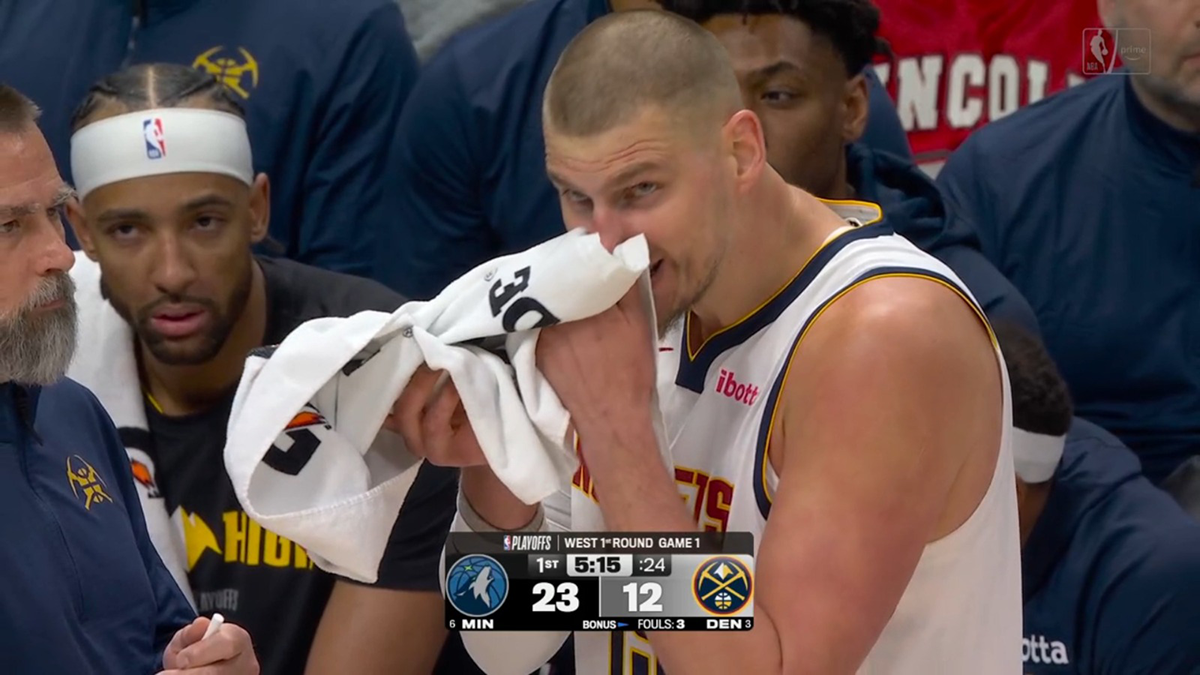Nikola Jokić razbijen nos Denver - Minesota (3).png