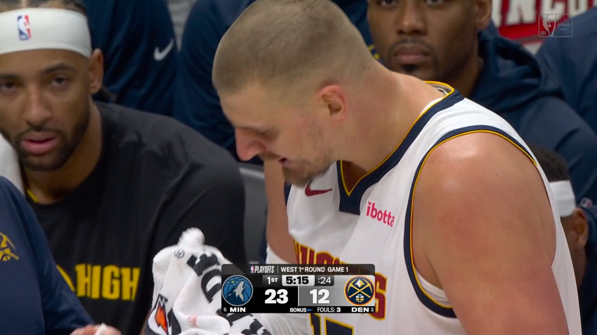 Nikola Jokić razbijen nos Denver - Minesota (4).png