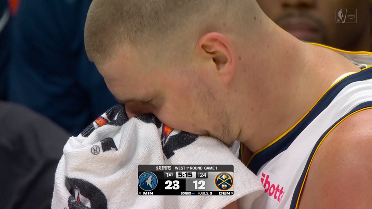 Nikola Jokić razbijen nos Denver - Minesota (6).png