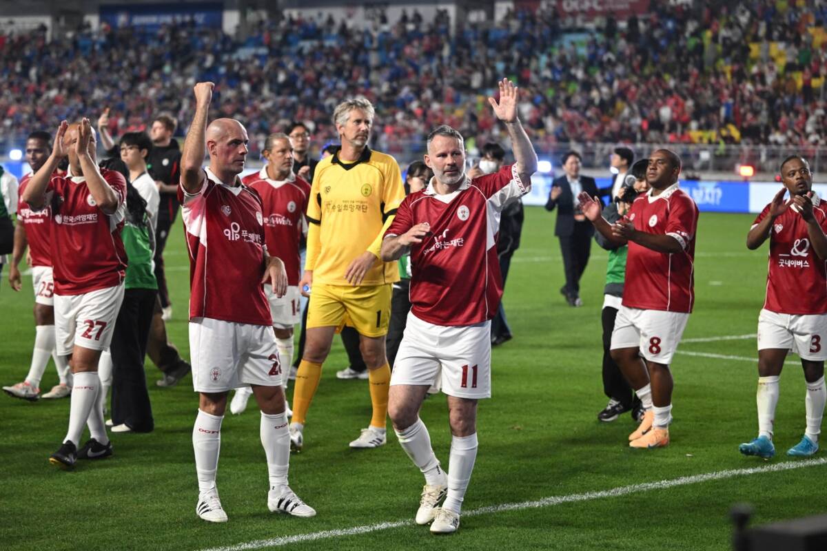 Rajan Gigs i legende Mančester junajteda pozdravljaju navijače