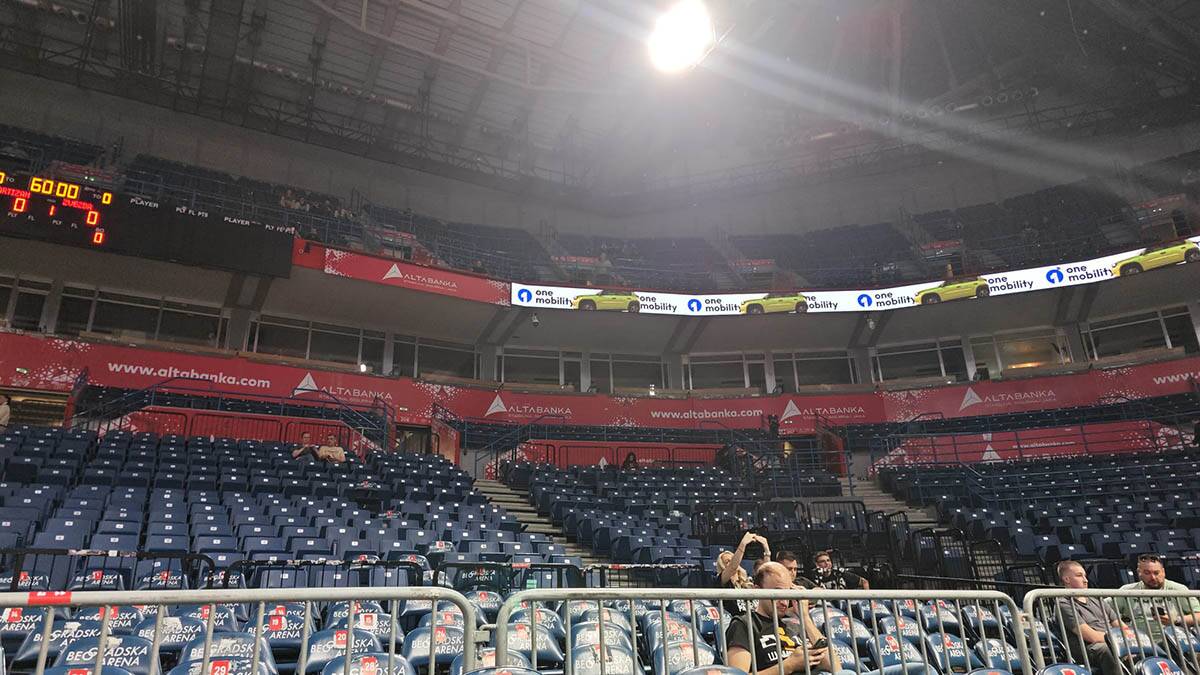 Arena prazna sat vremena pred meč Partizan - Crvena zvezda 2.jpg