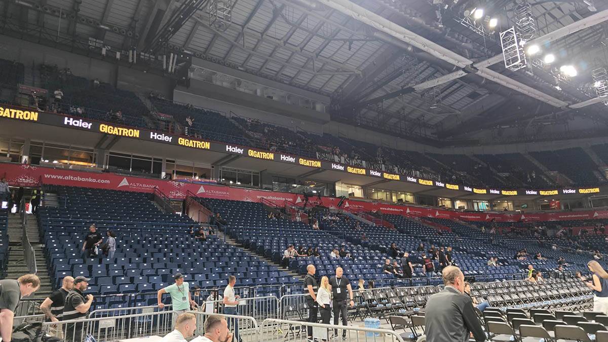 Arena prazna sat vremena pred meč Partizan - Crvena zvezda 1.jpg