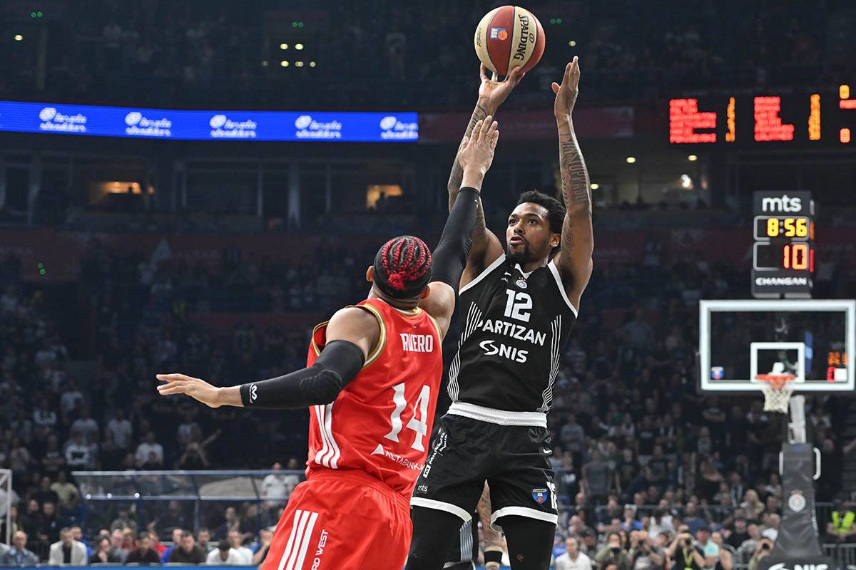 Partizan - Crvena zvezda (5).jpg