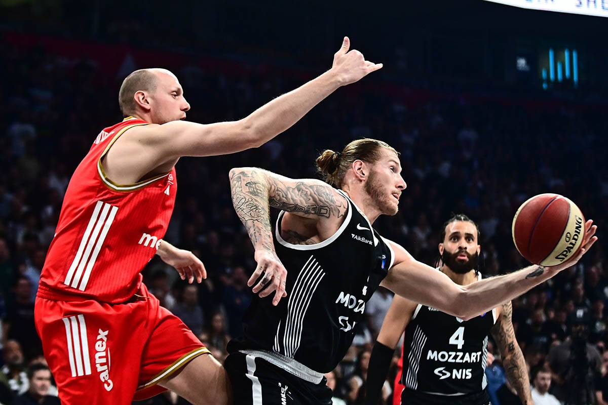 Crvena zvezda vs Partizan (1).jpg