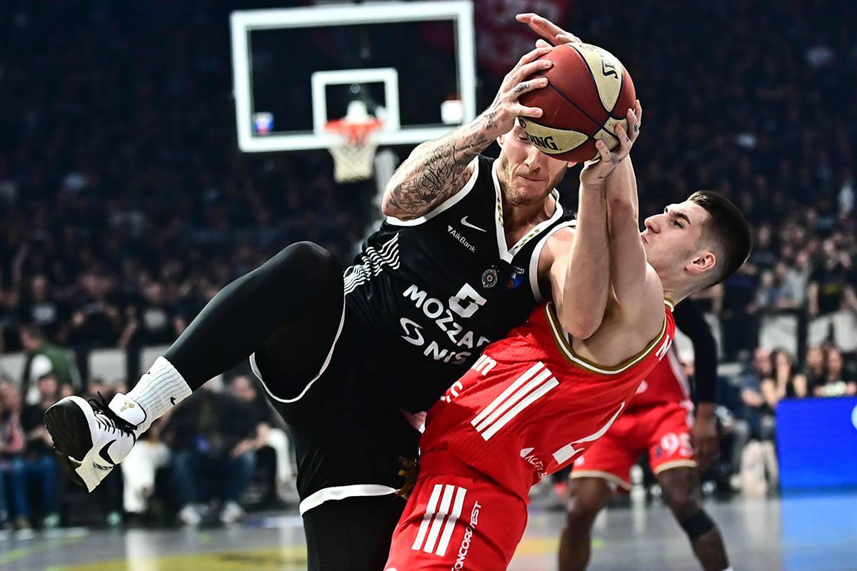 Crvena zvezda vs Partizan (12).jpg