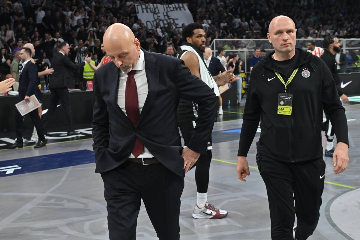 Saša Obradović napušta teren Partizan Zvezda