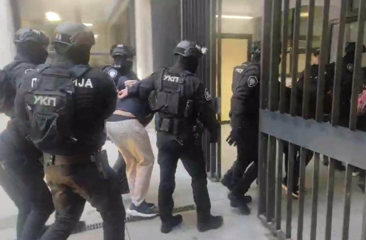 Privođenje osumnjičenih na saslušanje u VJT u Beogradu 6.jpg