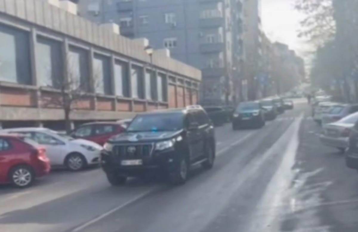 Privođenje osumnjičenih na saslušanje u VJT u Beogradu 3.jpg