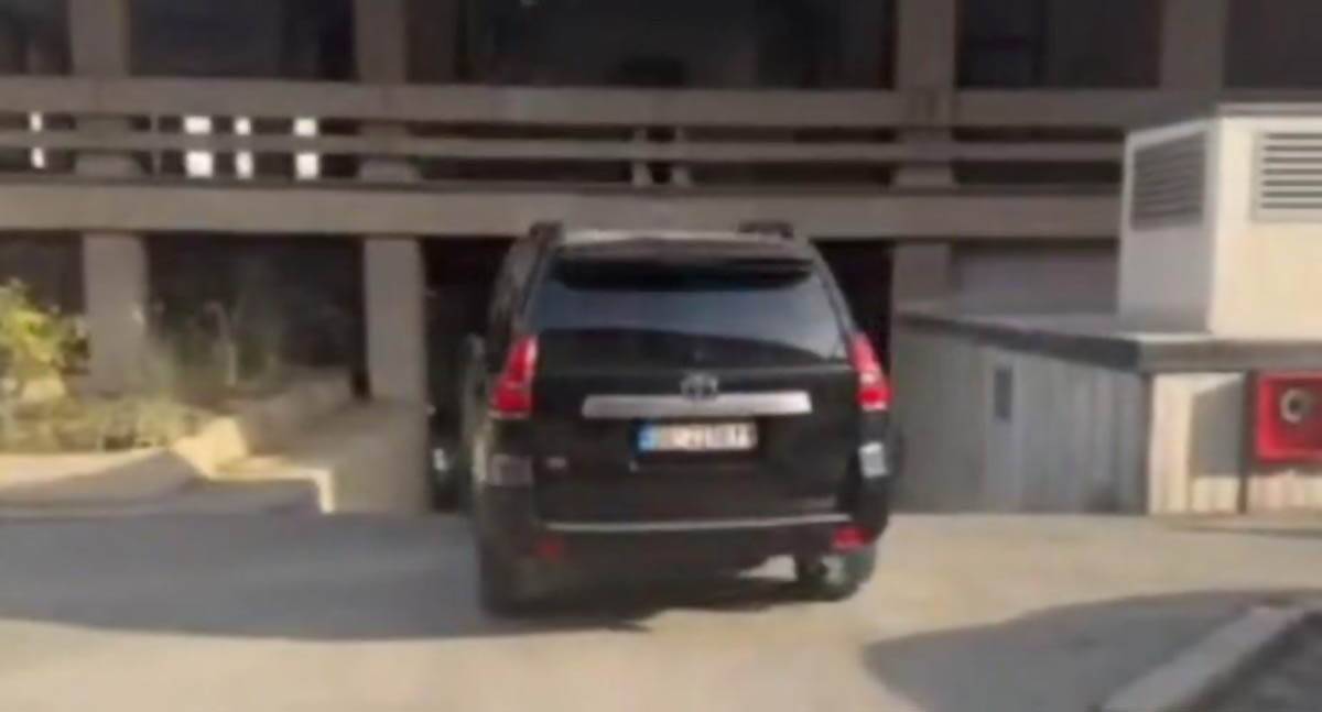 Privođenje osumnjičenih na saslušanje u VJT u Beogradu 2.jpg