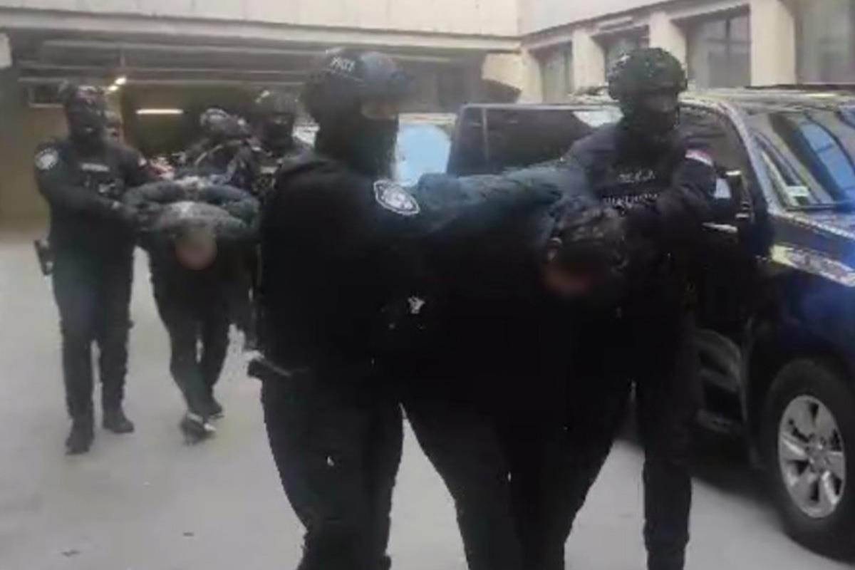 Privođenje osumnjičenih na saslušanje u VJT u Beogradu 1.jpg