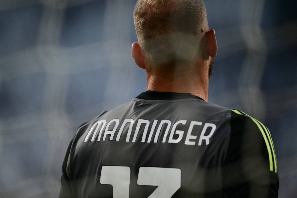 Mikele Di Gregorio nosi dres Aleksa Maningera