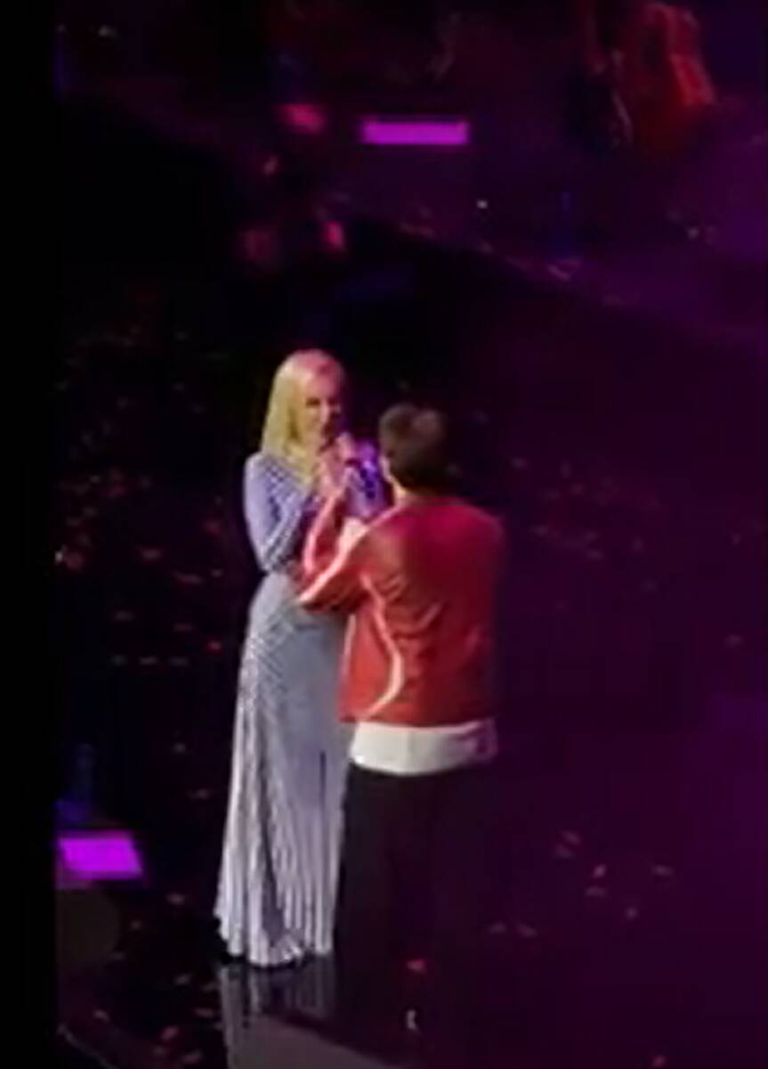 Jelena Rozga na koncertu Jakova Jozinovića (4).png