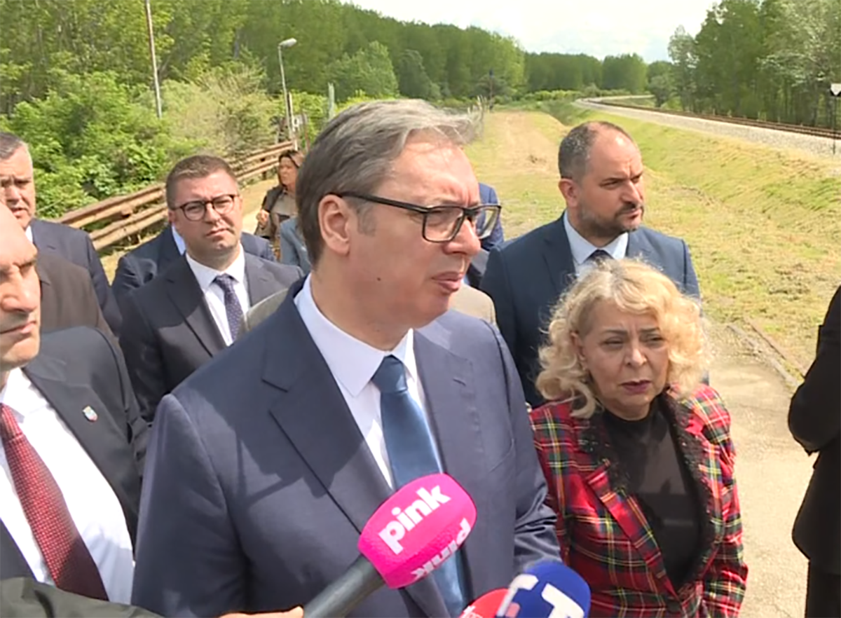 Vučić u Tomaševcu, otvaranje novog železničkog mosta (5).png