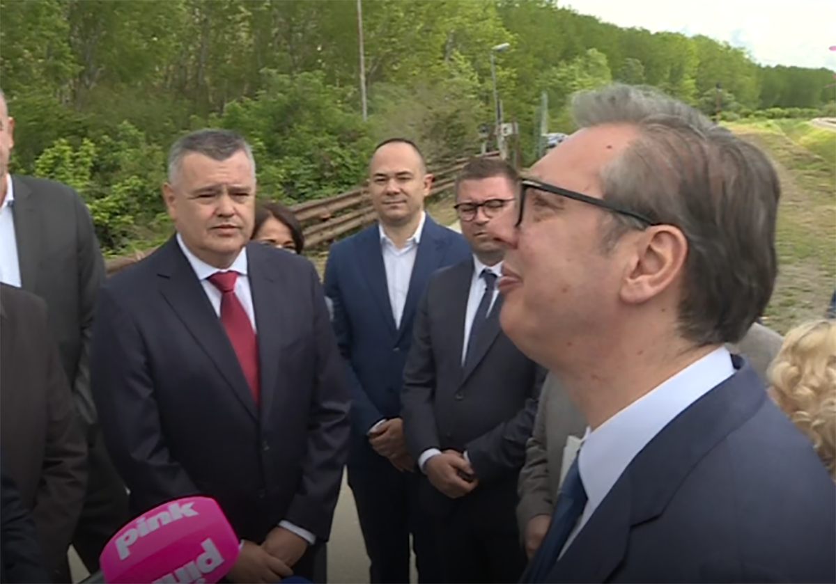 Vučić u Tomaševcu, otvaranje novog železničkog mosta (6).png
