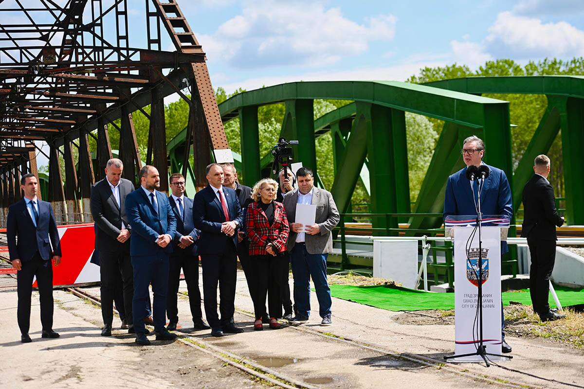 Aleksandar Vučić na otvaranju novog mosta u Tomaševcu (1).jpg