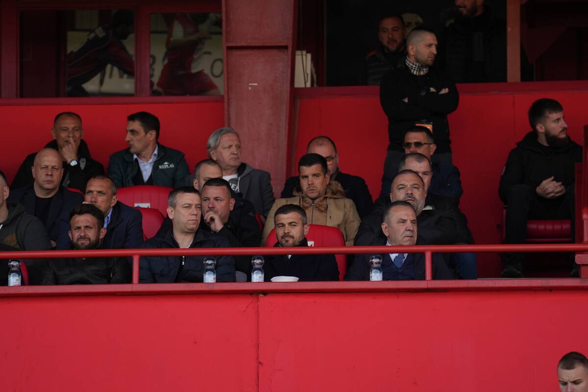 Uprava Partizana u loži stadiona Vojvodine