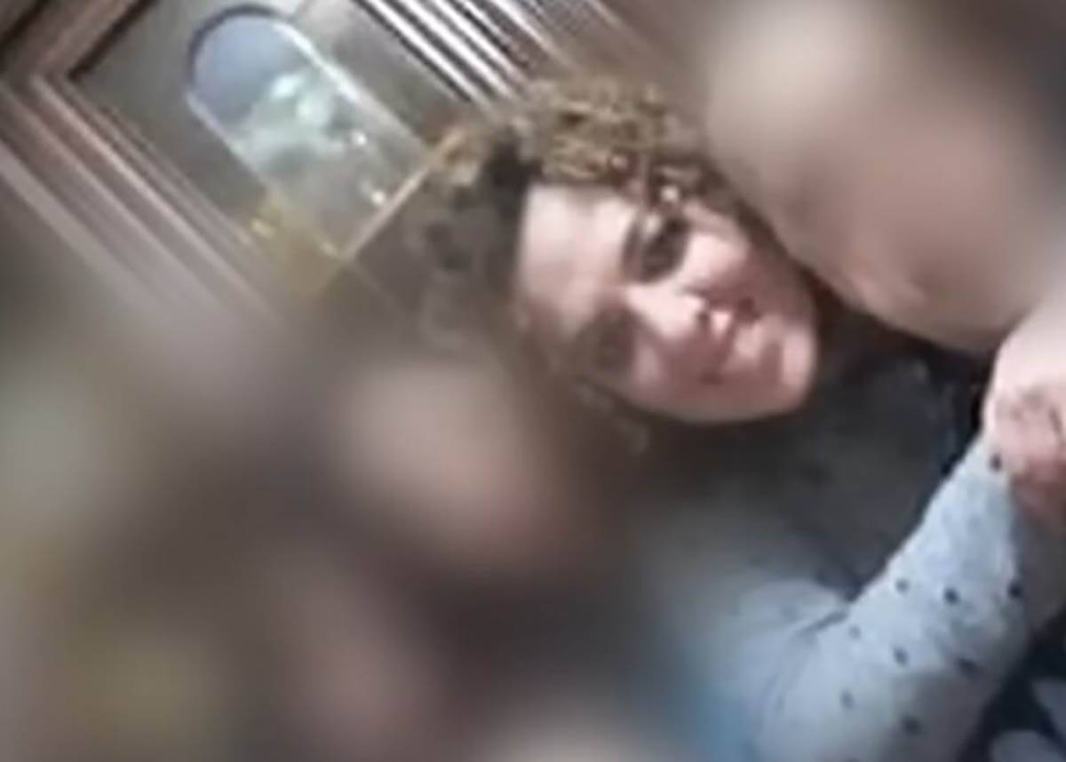 Žena bacila decu sa terase u Italiji (4).jpg