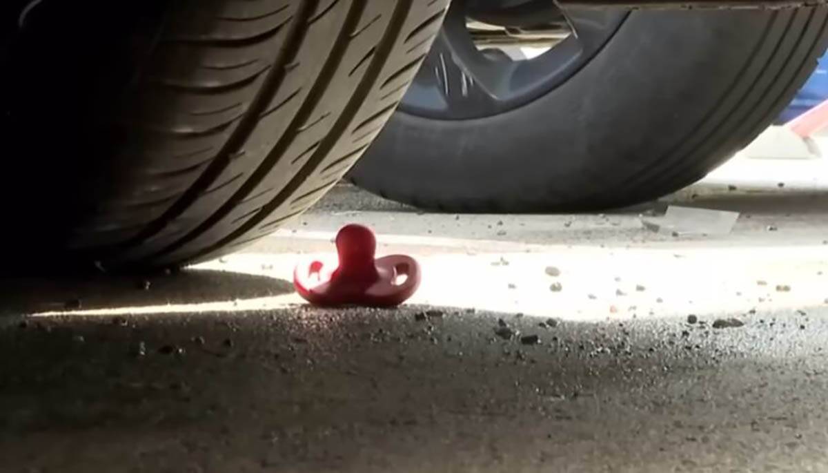 Žena bacila decu sa terase u Italiji (5).jpg