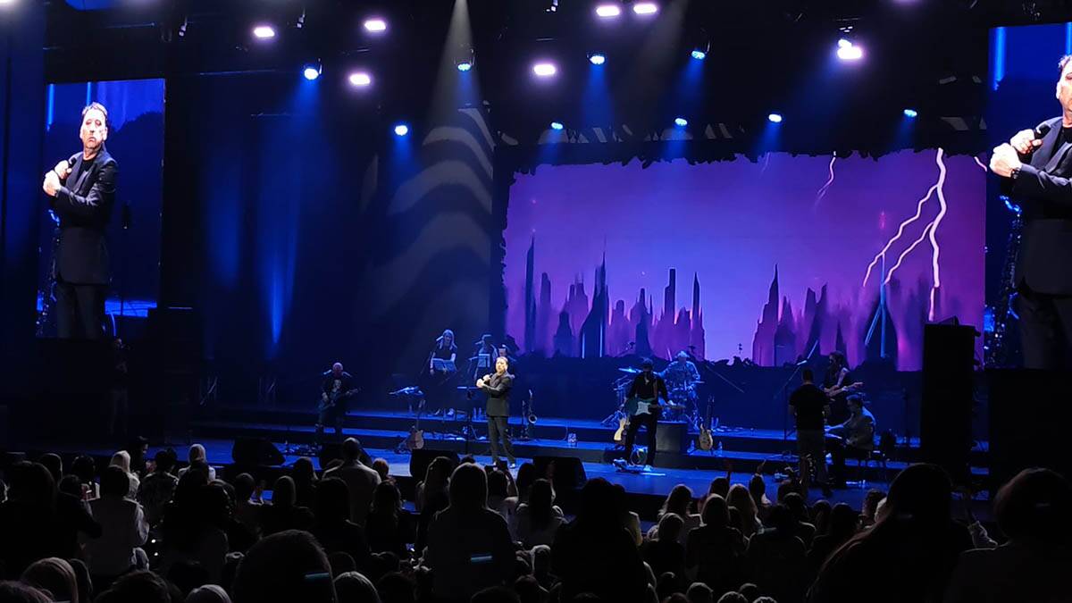 Hari Mata Hari 3. koncert u Sava Centru 1.jpg