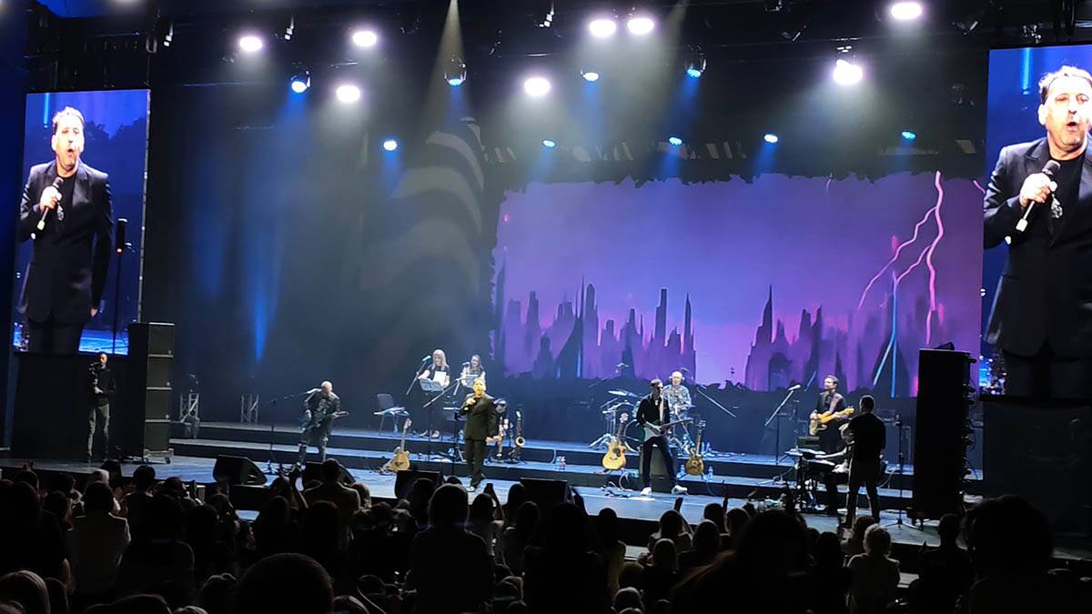 Hari Mata Hari 3. koncert u Sava Centru 4.jpg