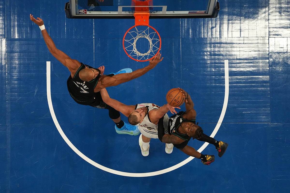 Nikola Jokić (11).jpg