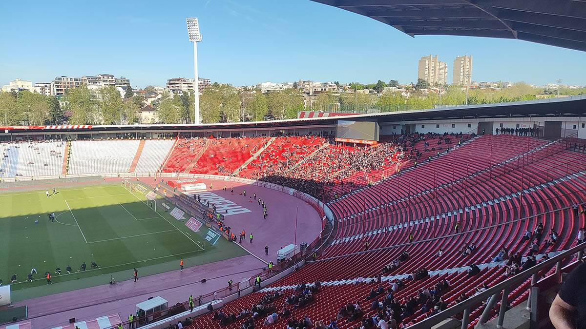 Pola sata pred početak derbija 3.jpg