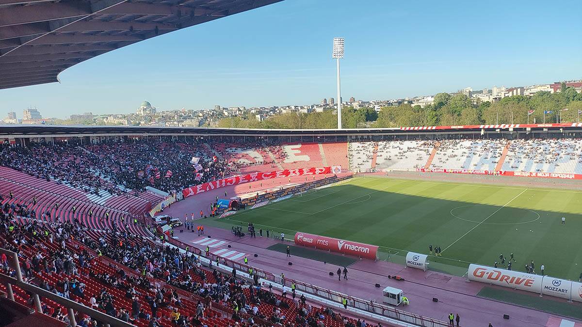 Pola sata pred početak derbija 2.jpg