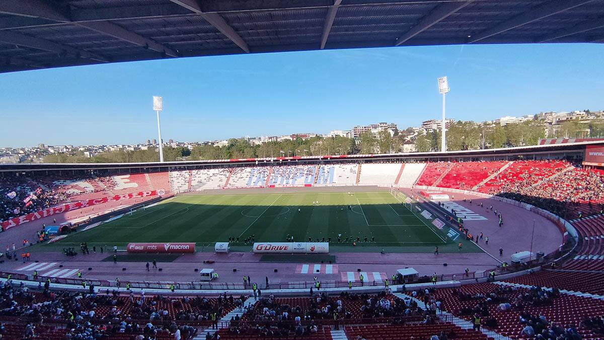 Pola sata pred početak derbija 1.jpg