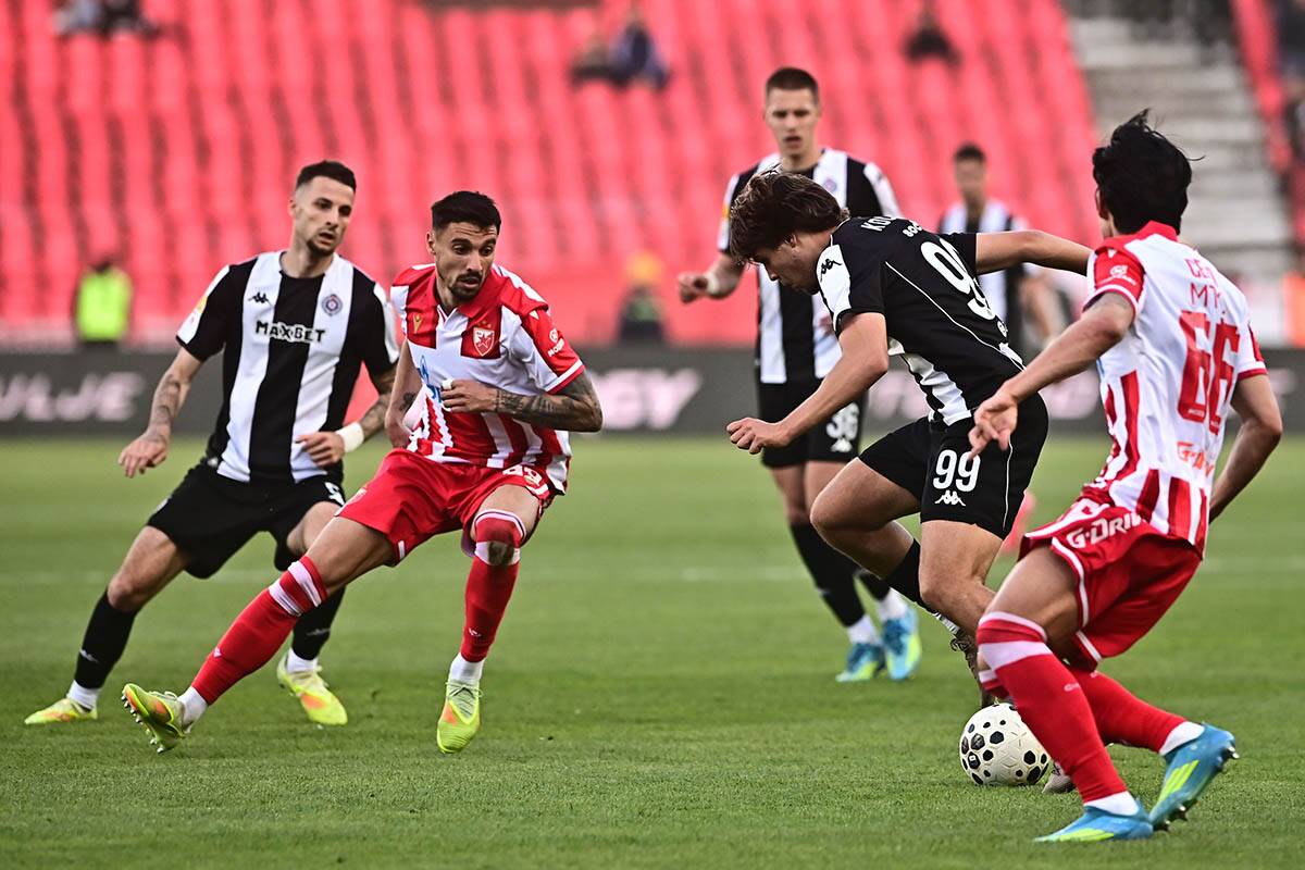 Crvena Zvezda 179. večiti derbi (21).jpg