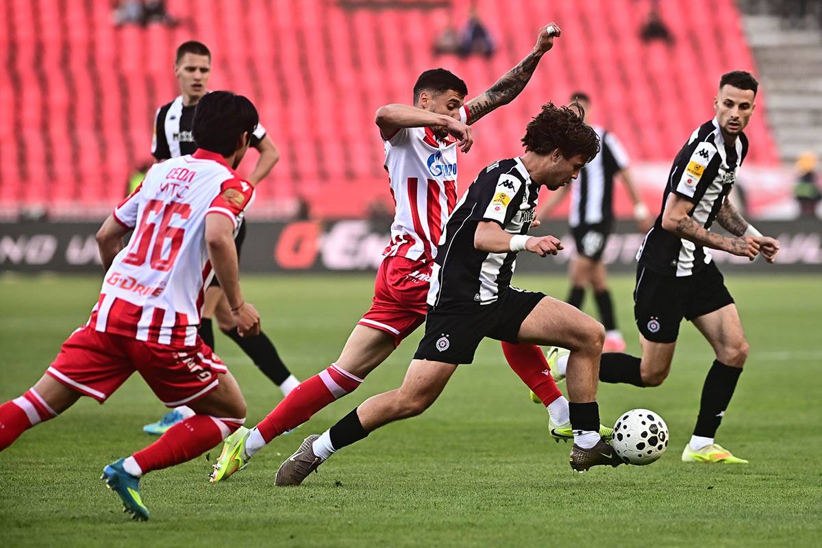 Crvena Zvezda 179. večiti derbi (22).jpg