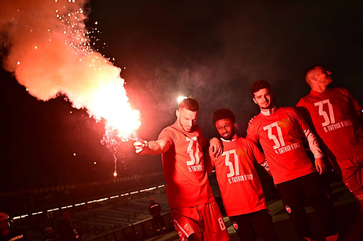 Slavlje Crvene zvezde posle derbija (3).jpg