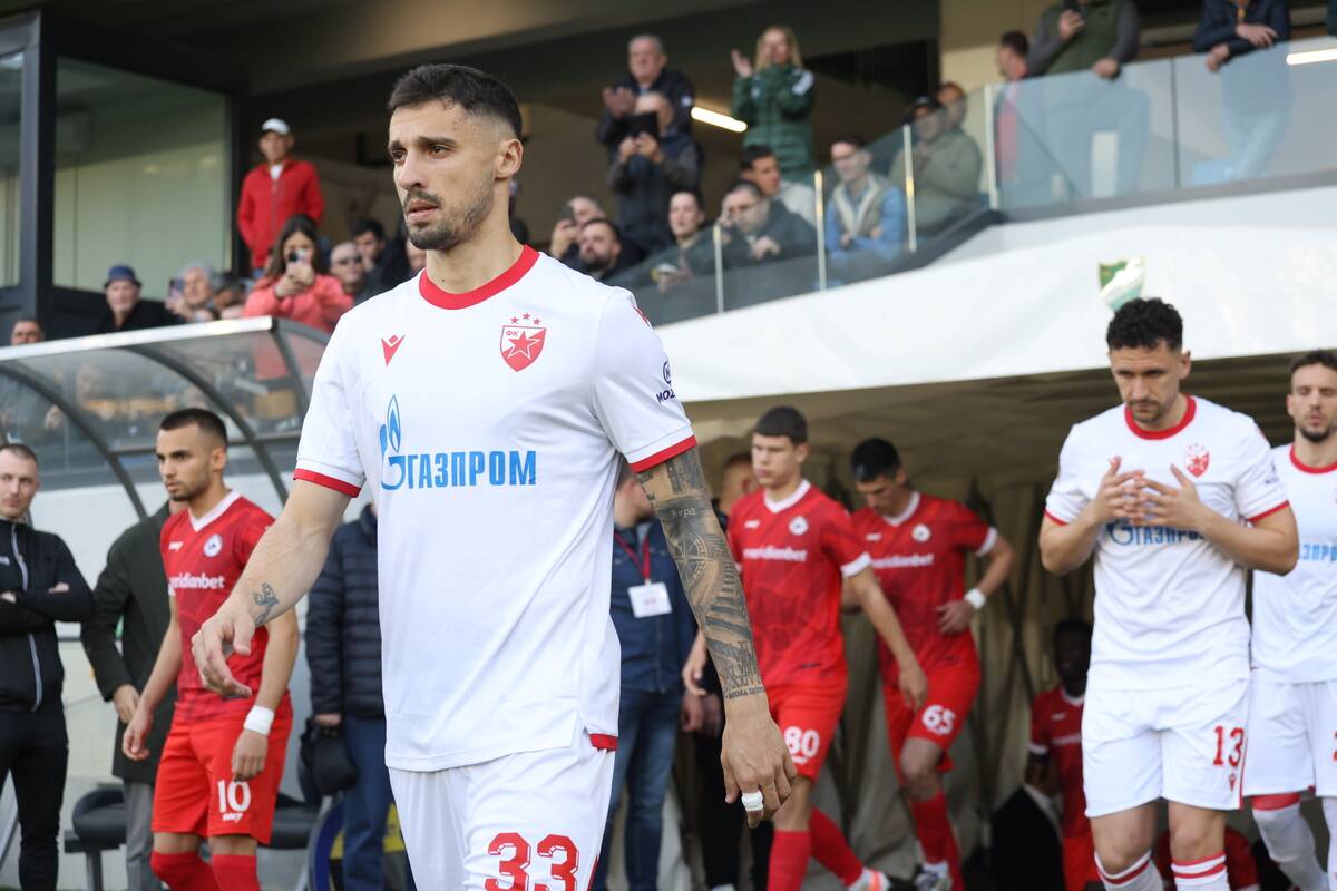 Rade Krunić izlazi sa ekipom Zvezde.