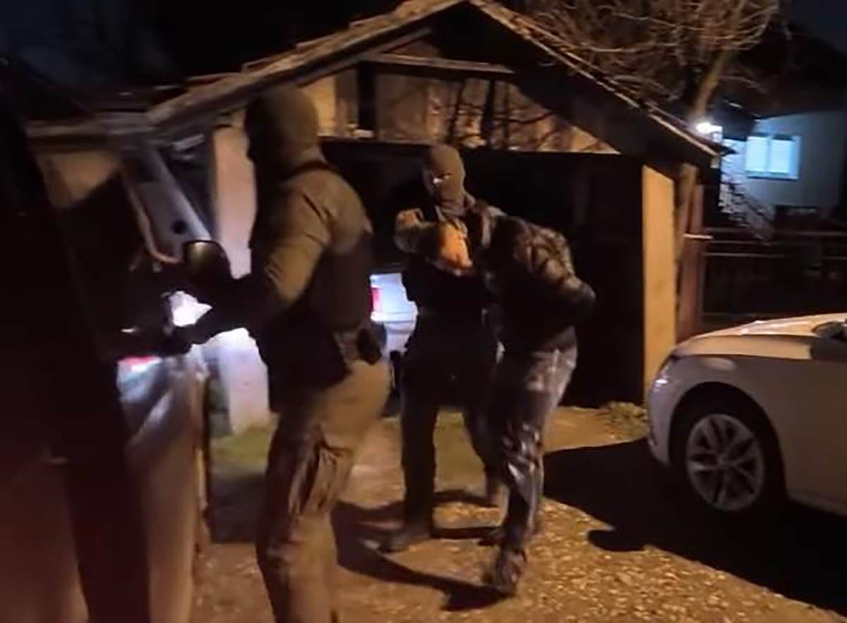 Hapšenje zbog ubistva Aleksandra Jurišića (3).jpg